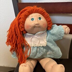 SOLD!Rd hair green eyes head number 2 .Xavier Roberts original